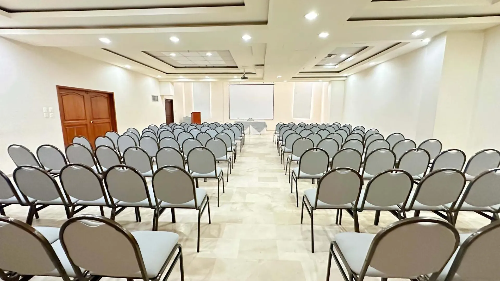Otel Howard Johnson By Wyndham Barranquilla Versalles