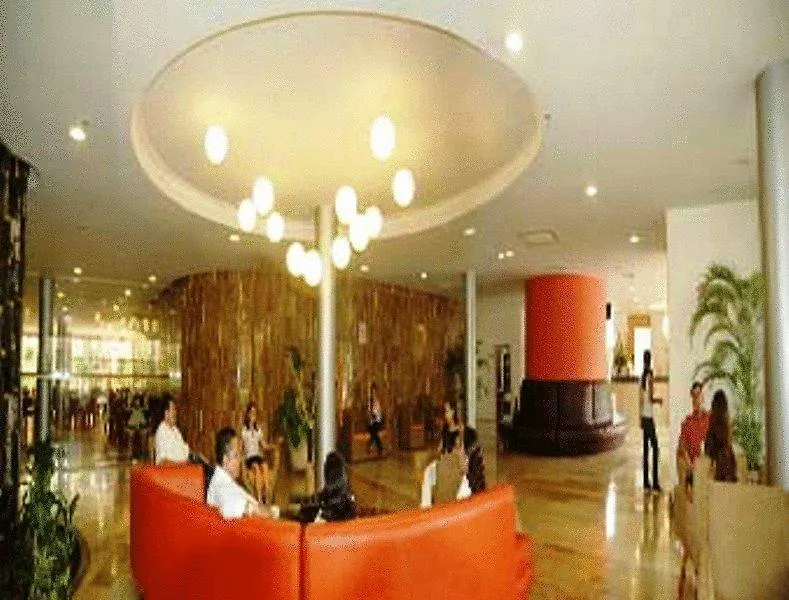 Otel Howard Johnson By Wyndham Barranquilla Versalles