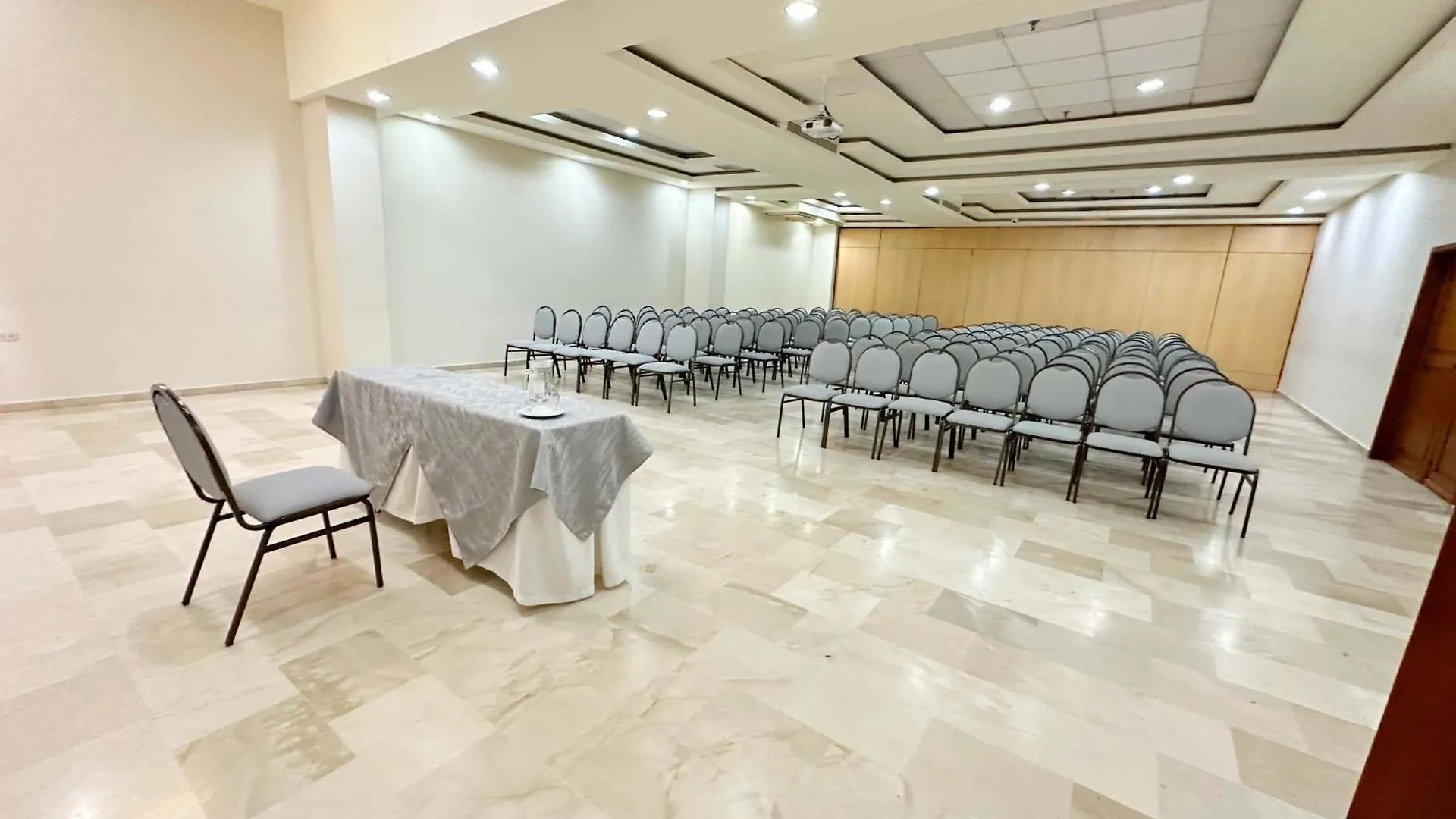 Hotel Howard Johnson By Wyndham Barranquilla Versalles